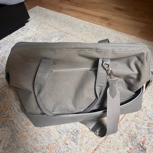 Beis Weekender Bag - Picture 2 of 4